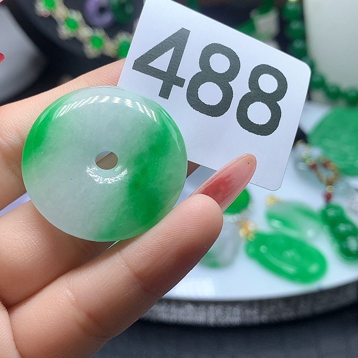 翡翠吊坠(赠链)未镶嵌