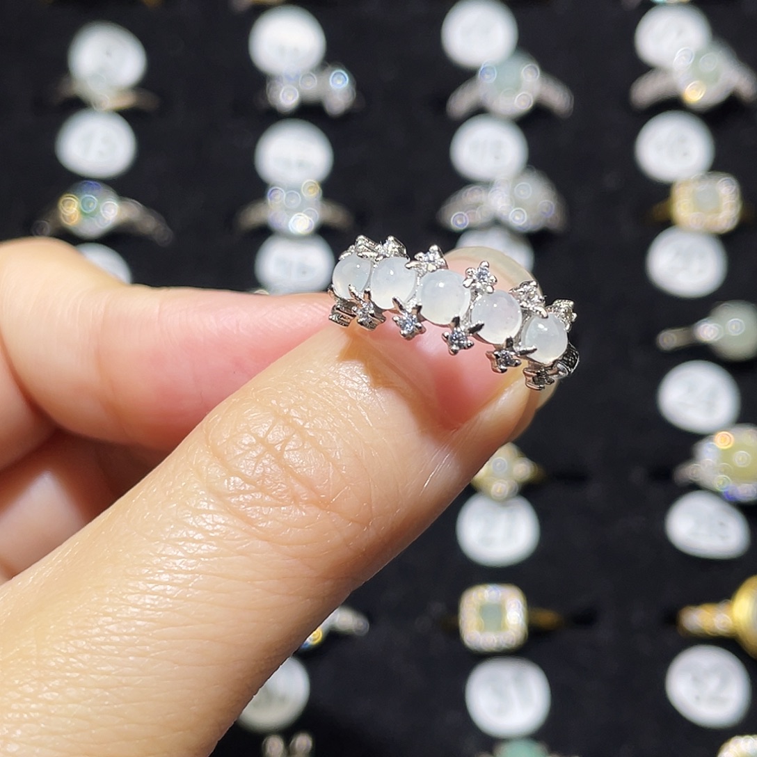 翡翠未镶嵌戒指戒指