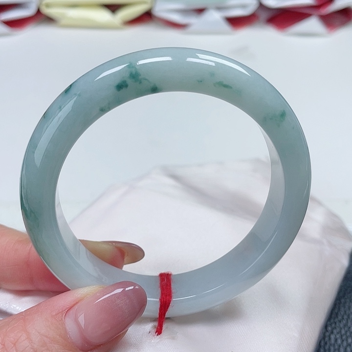 翡翠手镯未镶嵌缅甸翡翠