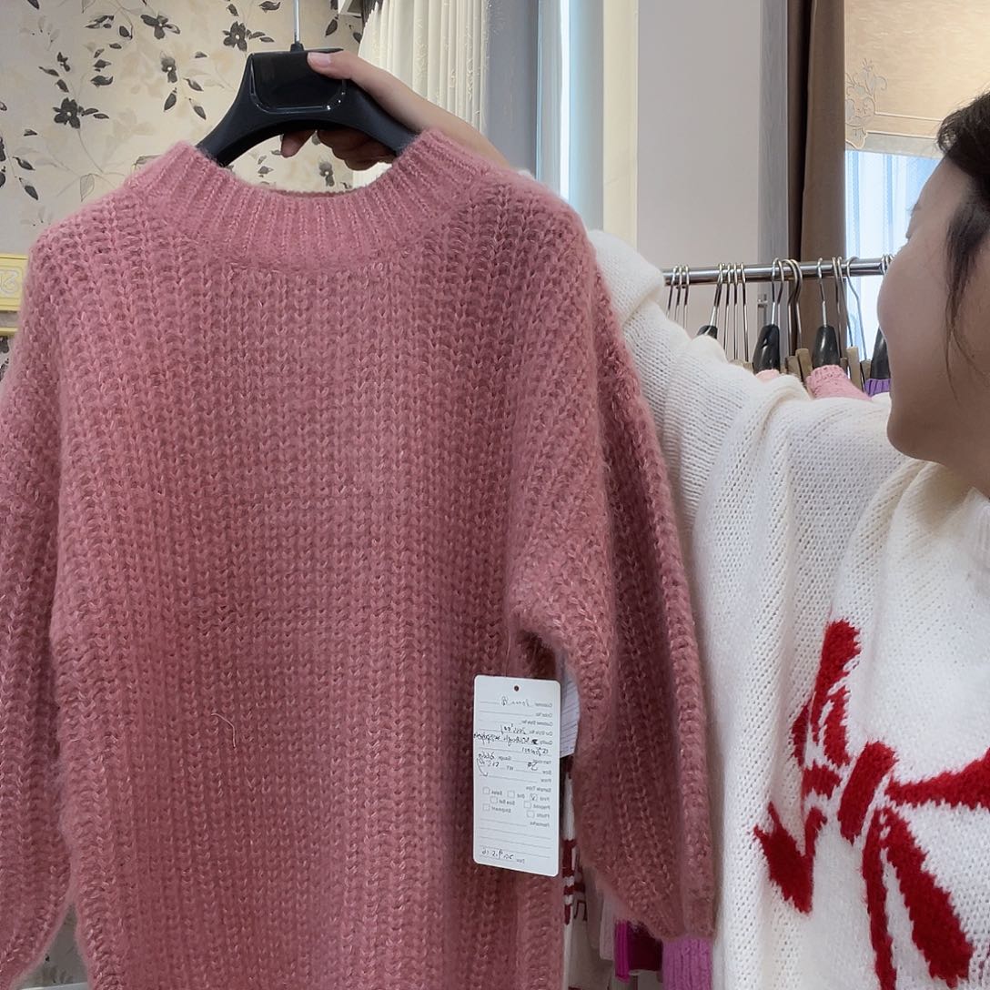 半高领粉色针织毛衣