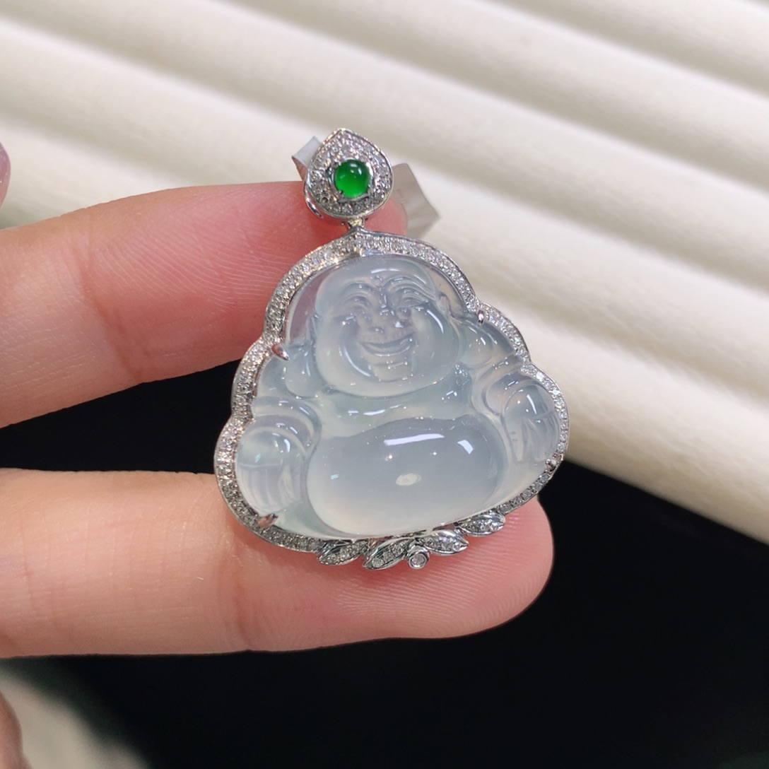 翡翠颈饰18K金镶嵌佛