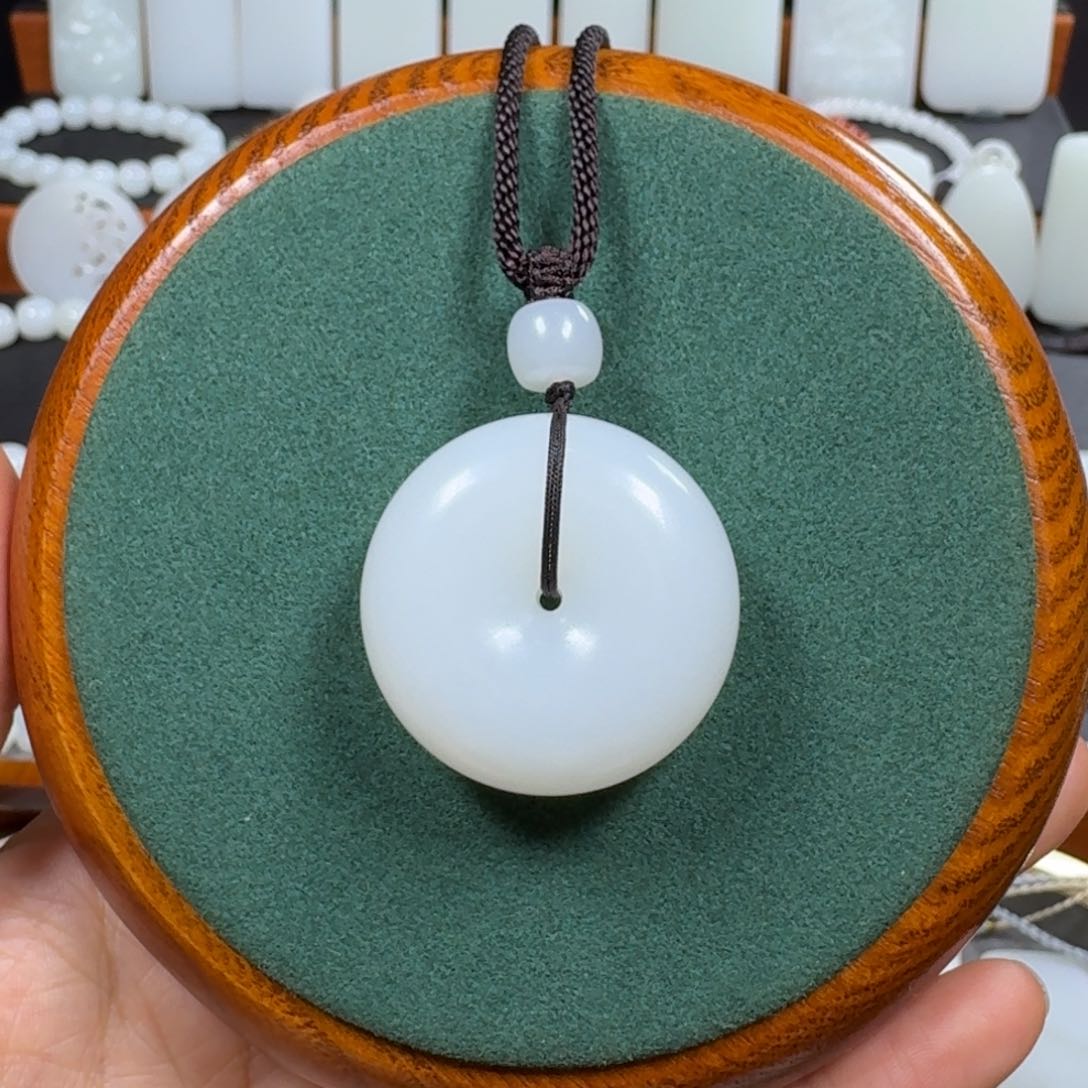 和田玉未镶嵌颈饰J****5