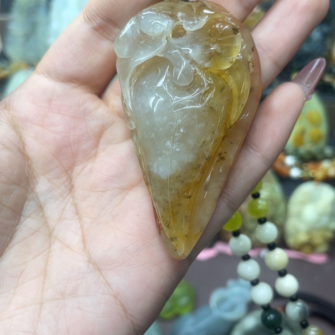 蛇纹石玉颈饰未镶嵌