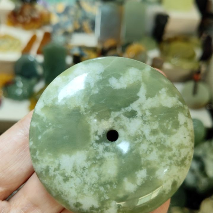 岫玉未镶嵌微瑕平安扣