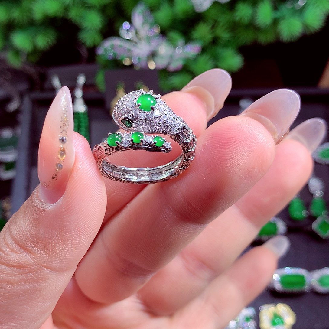 颈饰未镶嵌翡翠天然