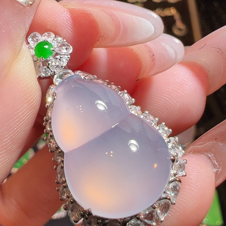 18K金镶嵌挂件翡翠