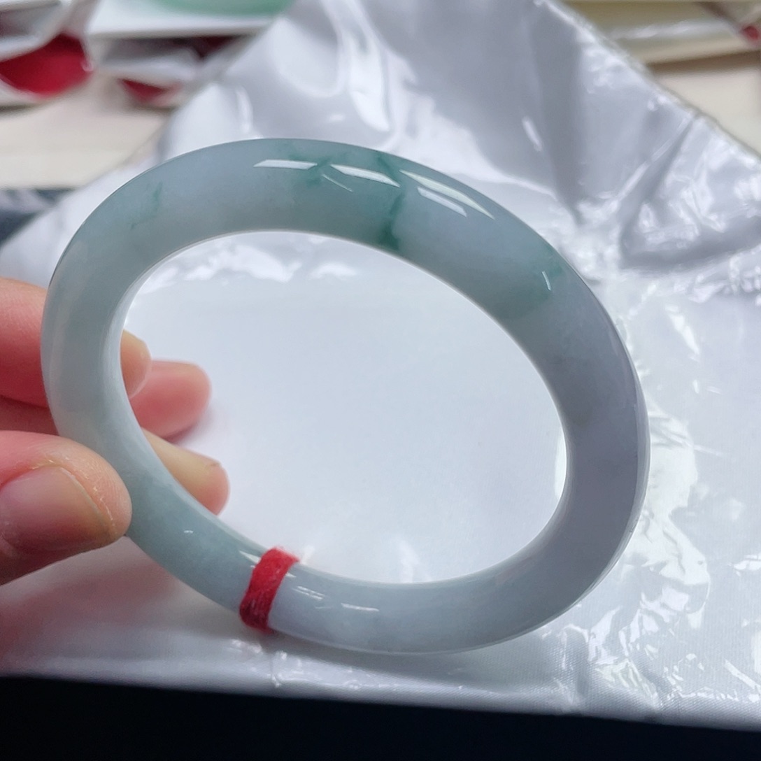 未镶嵌手镯（圆镯）翡翠