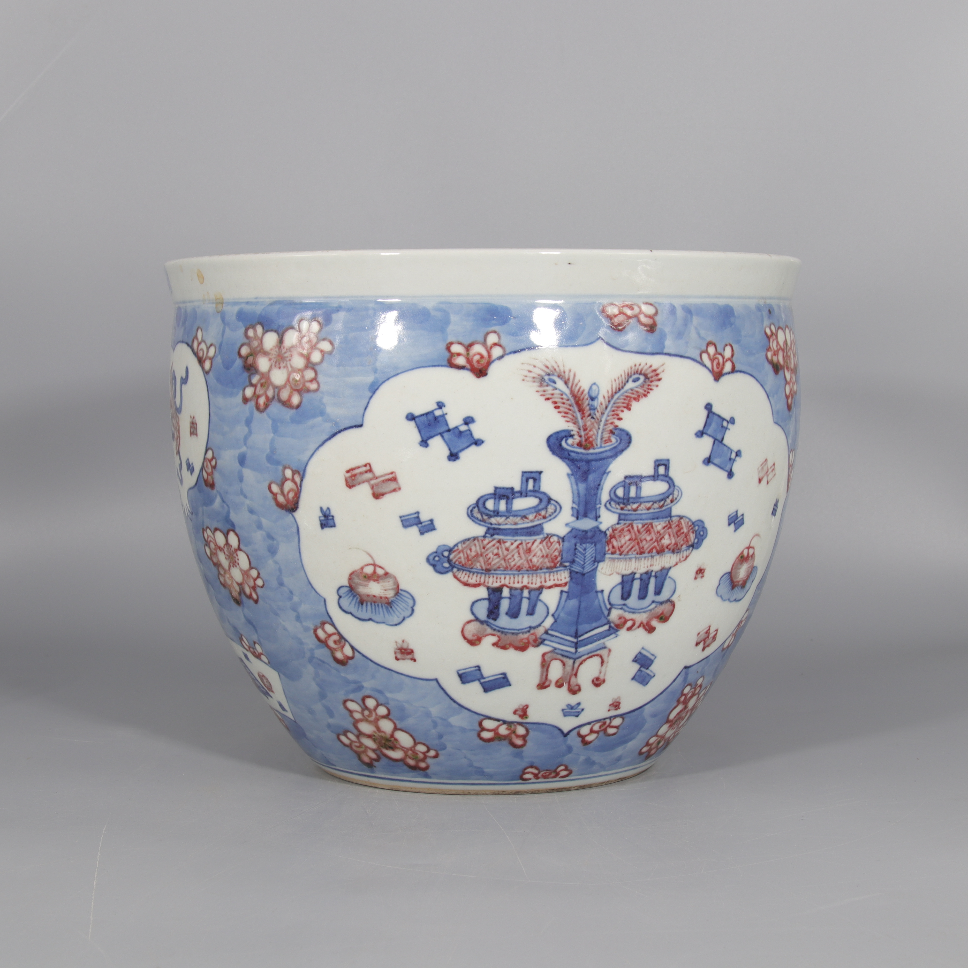 青花釉里红开窗博古杂宝纹卷缸    H502-221