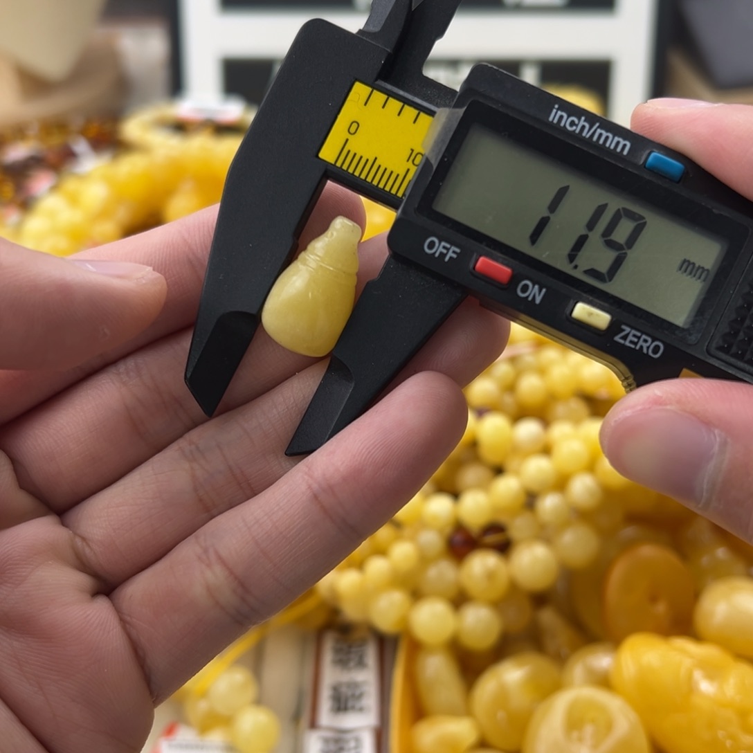 琥珀珠宝奇石未镶嵌