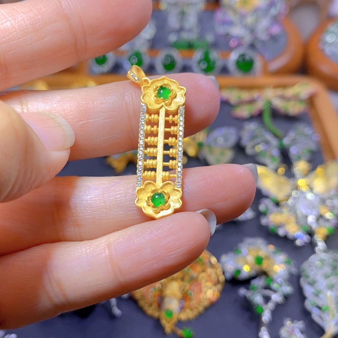 翡翠颈饰银S925镶嵌天然翡翠