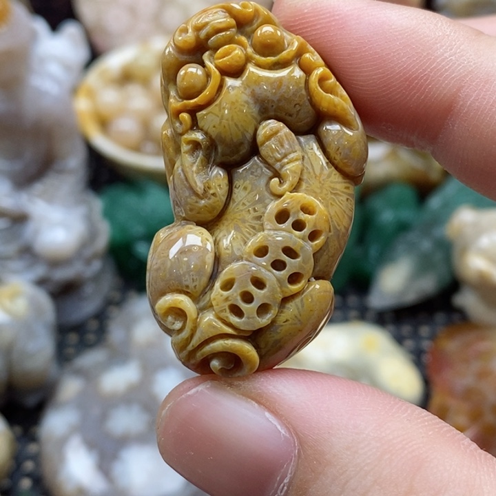 硅化珊瑚（珊瑚玉）颈饰未镶嵌
