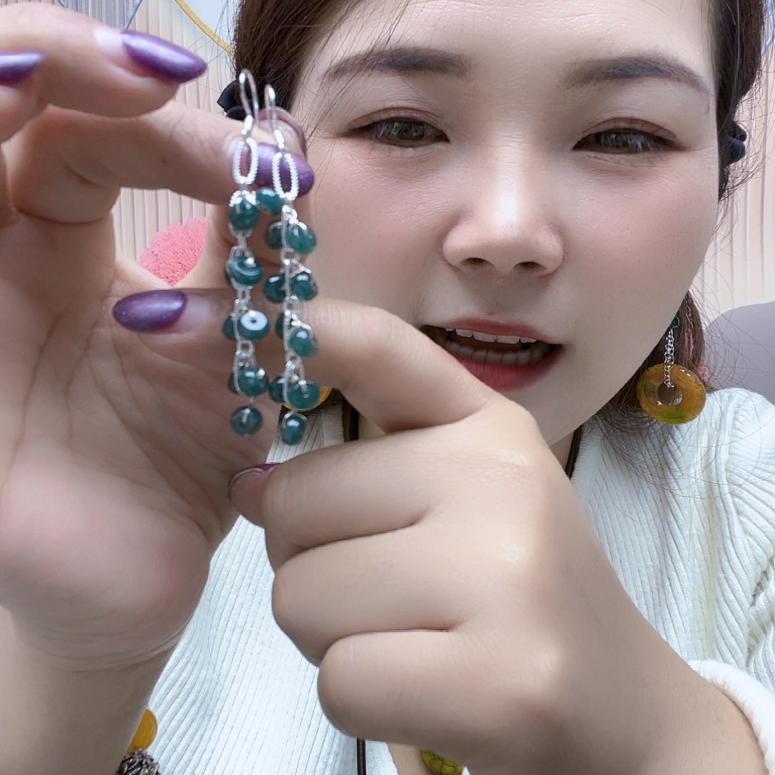 翡翠未镶嵌颈饰耳坠