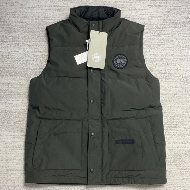 未使用 CANADA GOOSE 加拿大鹅 火山灰色黑标马甲背心羽绒服 M 