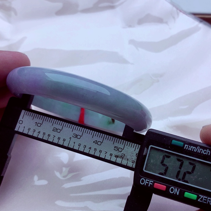 翡翠未镶嵌手镯＿＿＿…