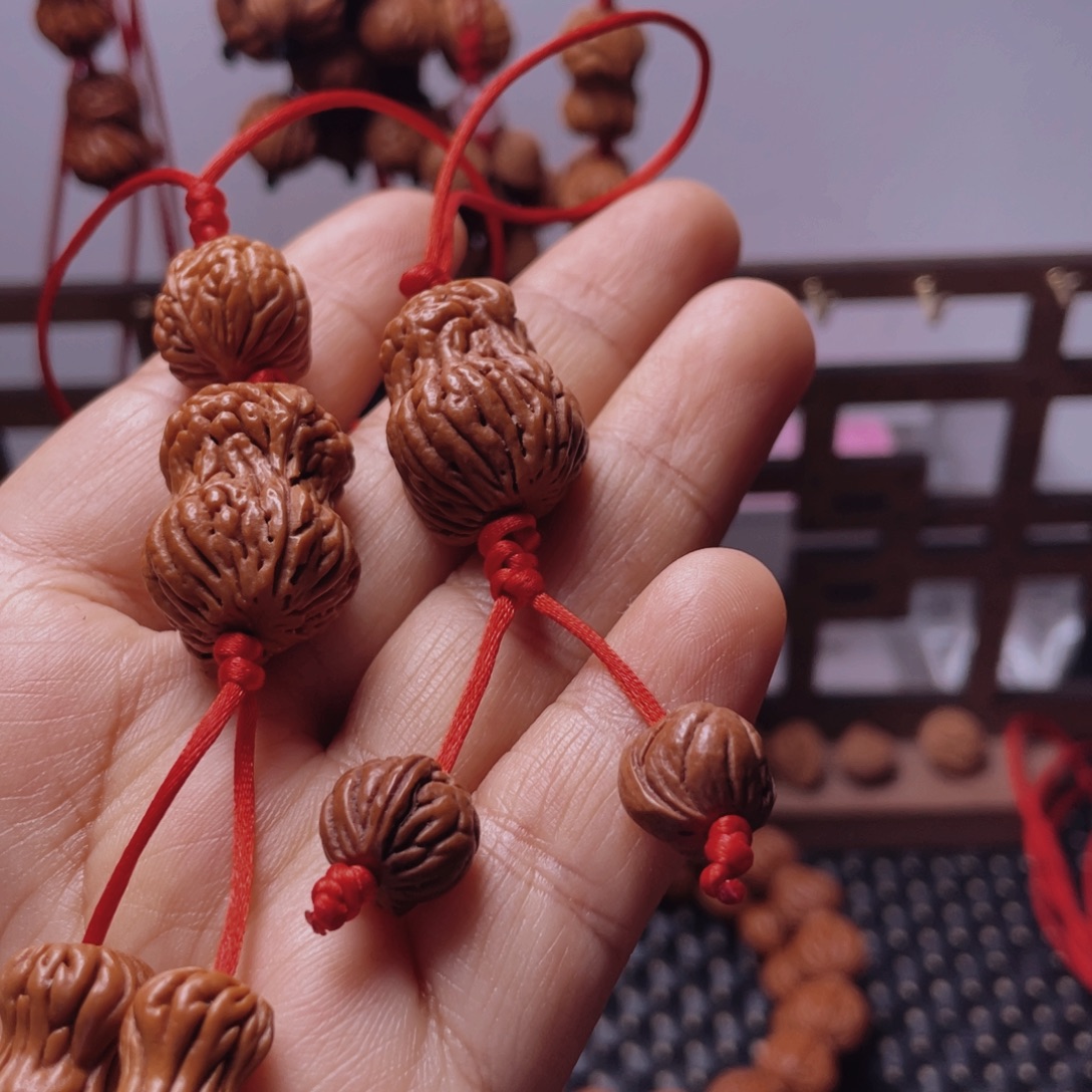 想***鱼木质类龙纹桃枭挂件