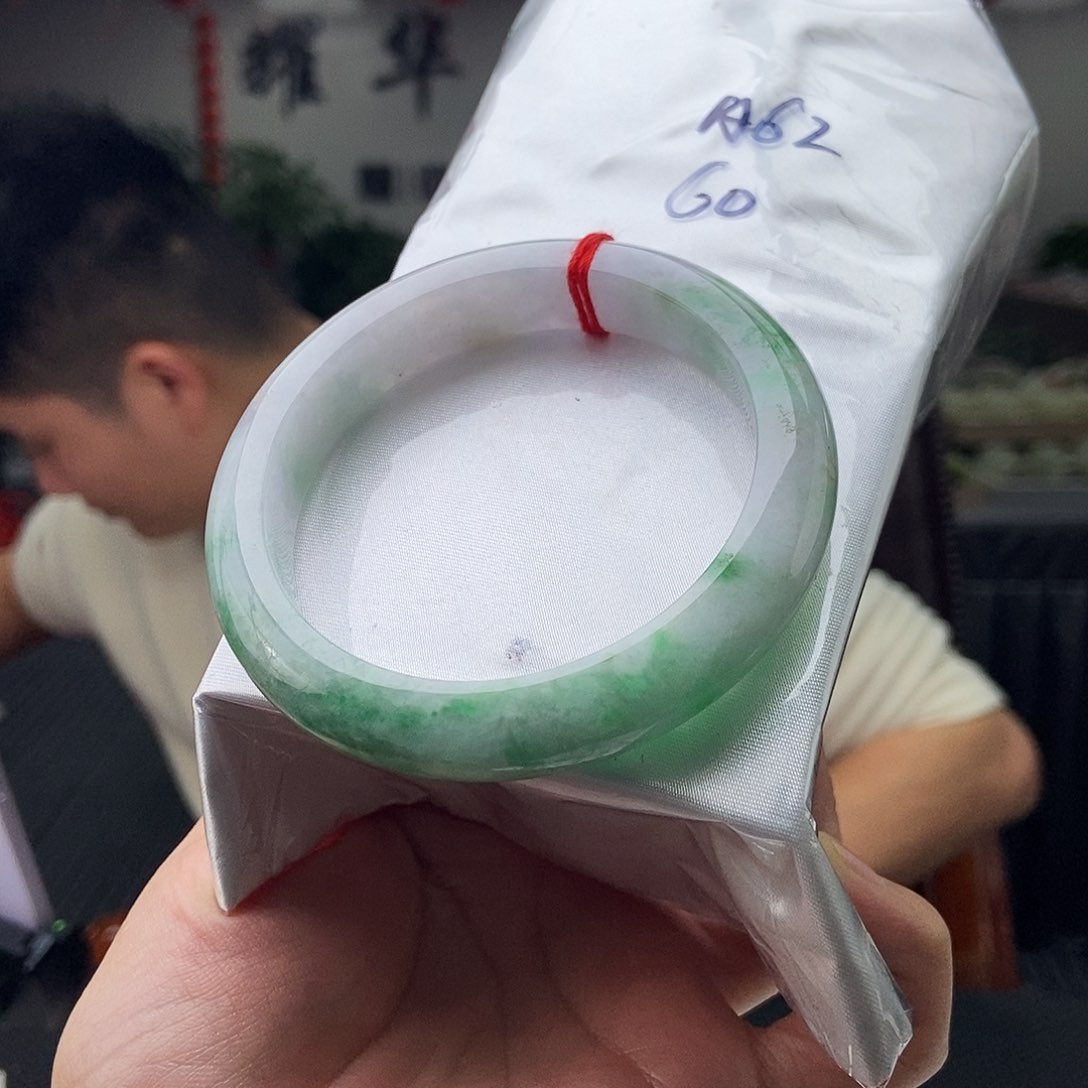 翡翠手镯未镶嵌颜色多样性发拍一发一