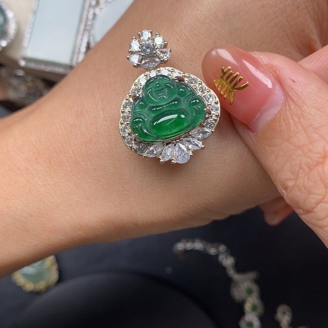 翡翠颈饰未镶嵌翡翠