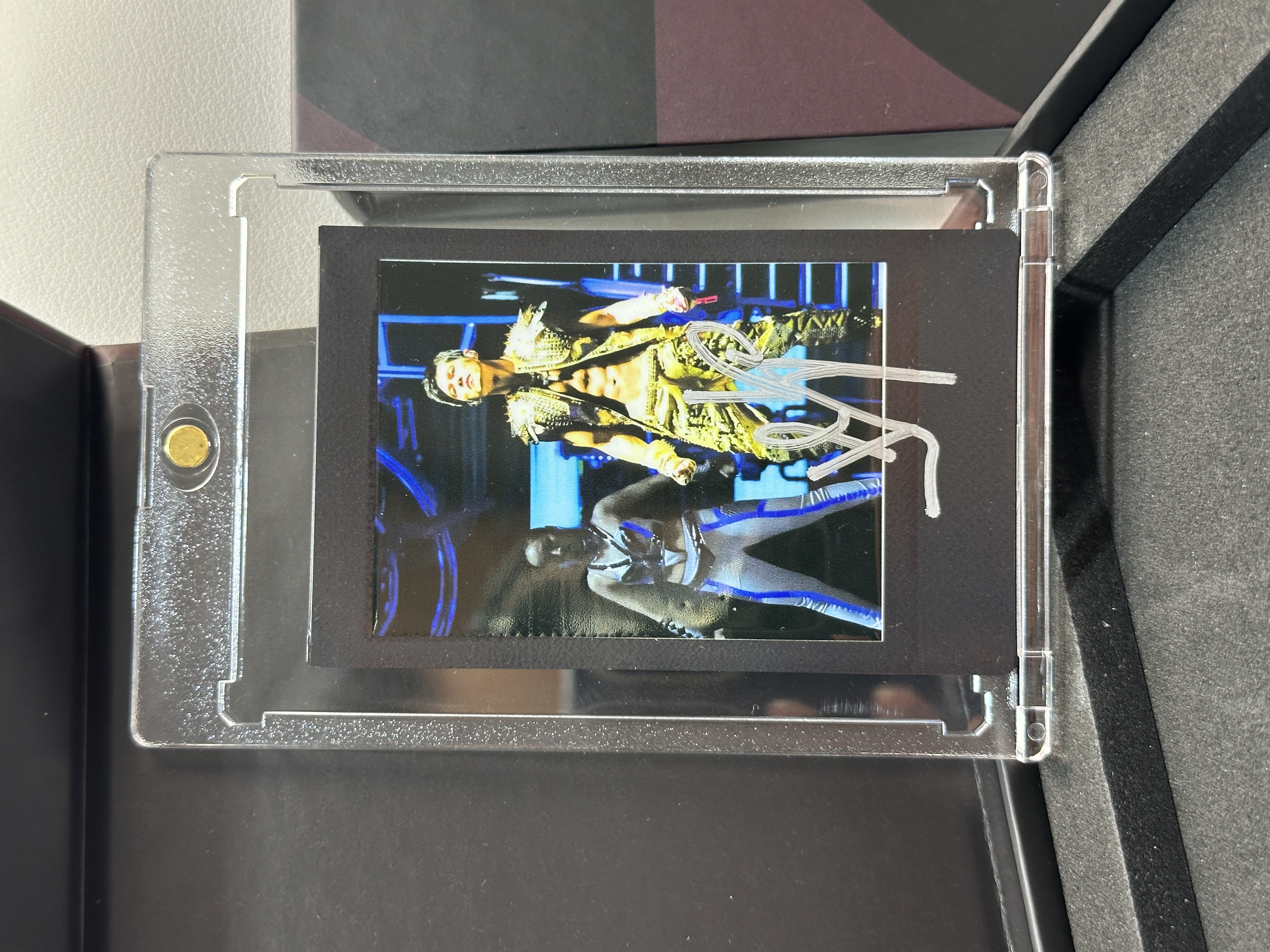 Z7821【周杰伦】 签名正品拍立得照片 黑边