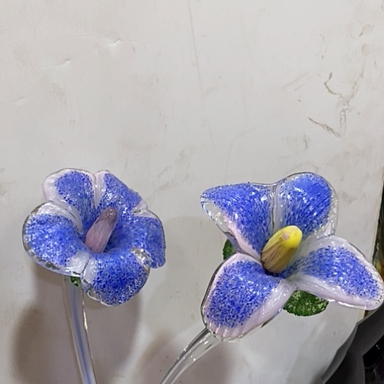 琉璃花瓶高45厘米宽9厘米