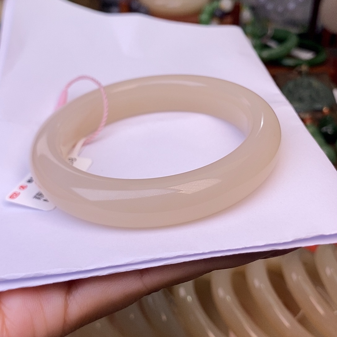 和田玉藕粉老料毕业级收藏手镯58圈未镶嵌?***。