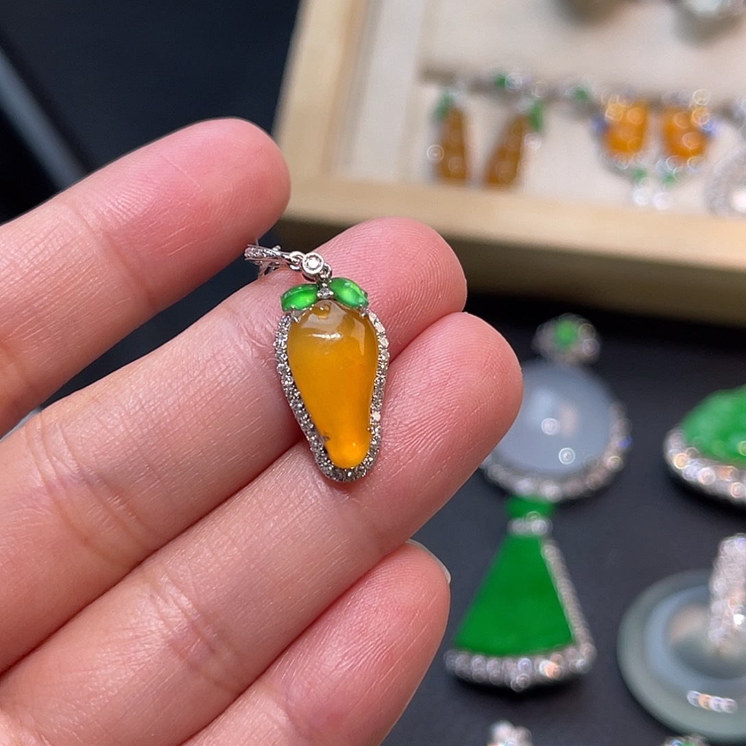 翡翠18K金镶嵌吊坠(不含链)黄翡小辣椒滴溜