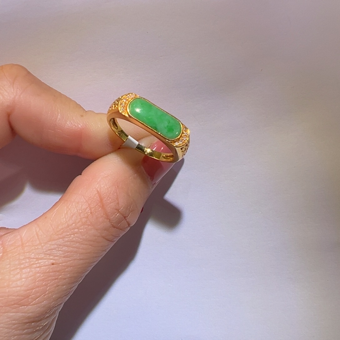 翡翠颈饰18K金镶嵌戒指