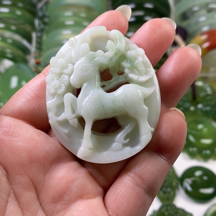 未镶嵌蛇纹石玉颈饰鲲*?