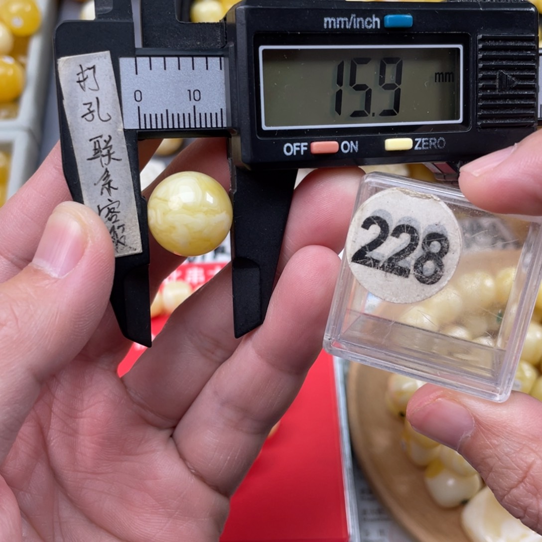 蜜蜡珠宝奇石未镶嵌