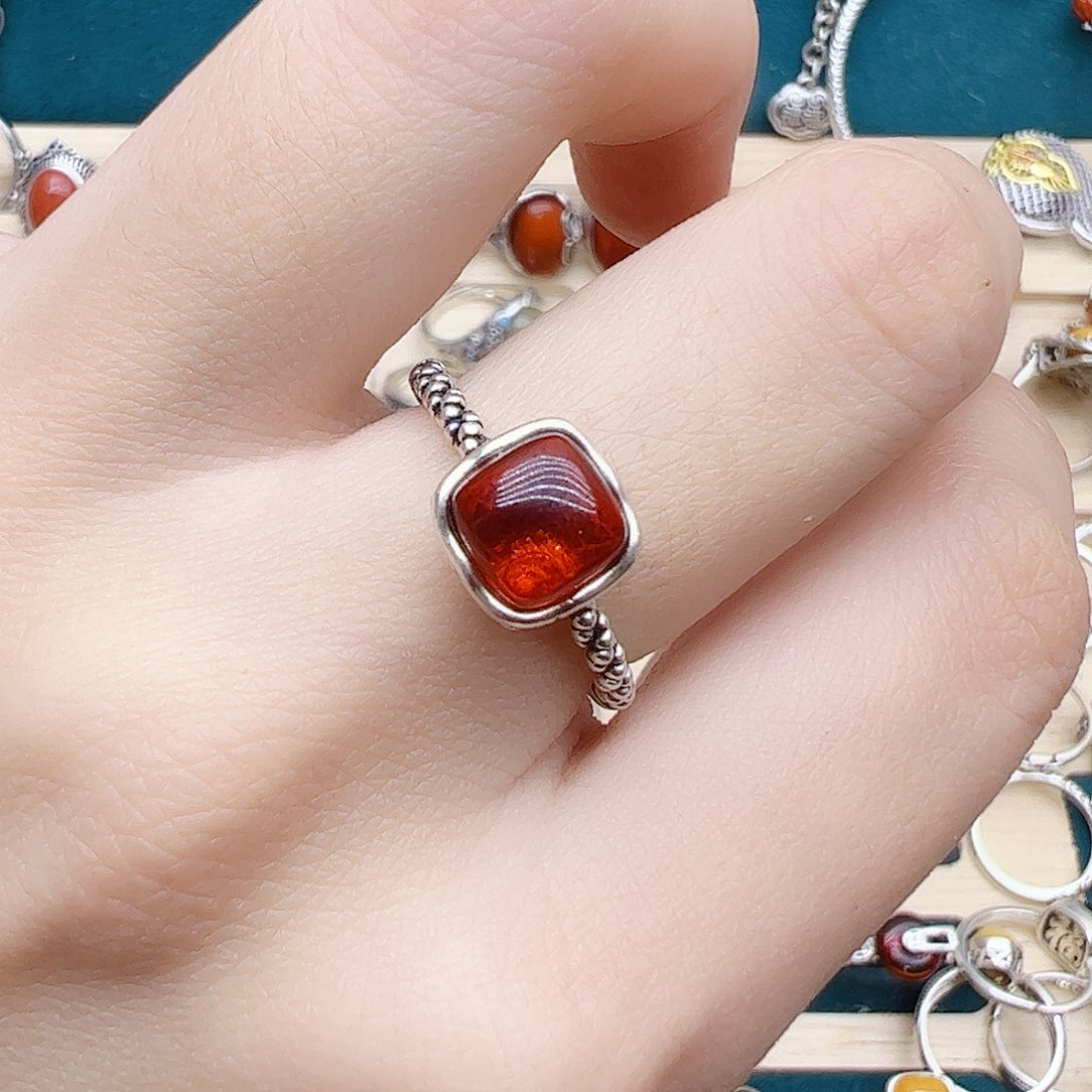 血珀戒指银S925镶嵌天然血珀