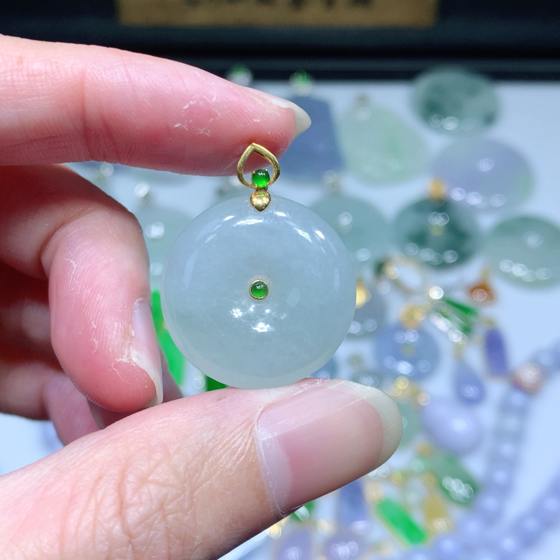 翡翠吊坠(不含链)18K金镶嵌