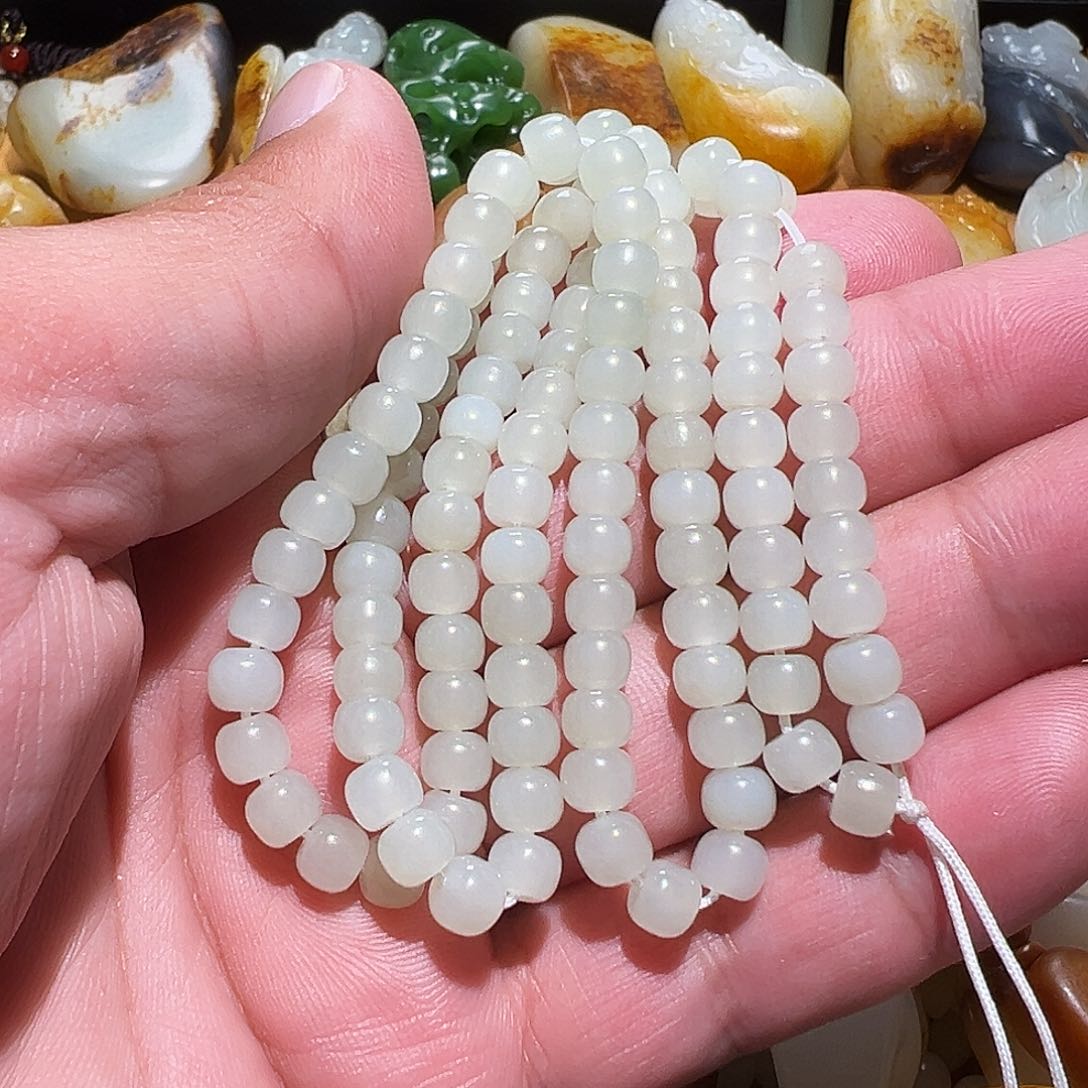 和田玉颈饰未镶嵌