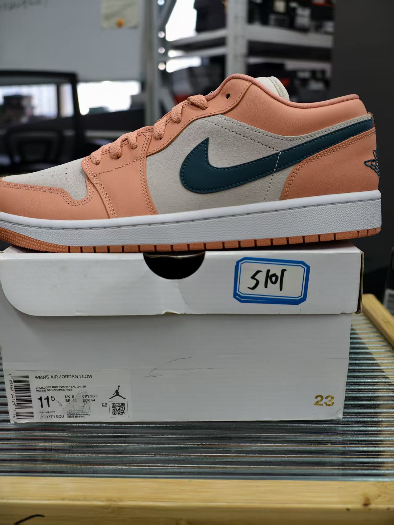 nike aj1 灰橙 全新原盒 44码 11.29 孙 S101