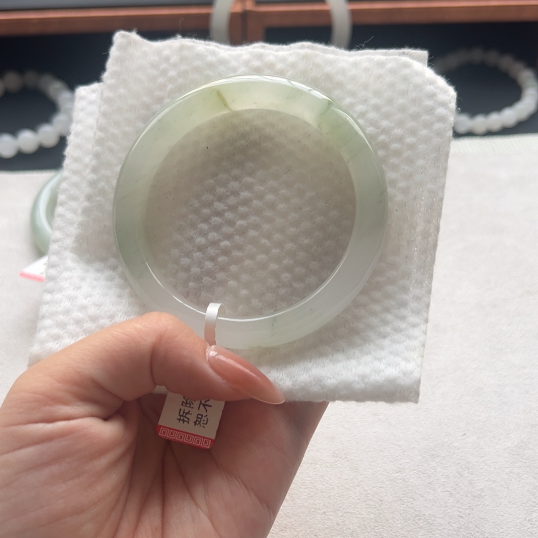 石英质玉手镯未镶嵌64