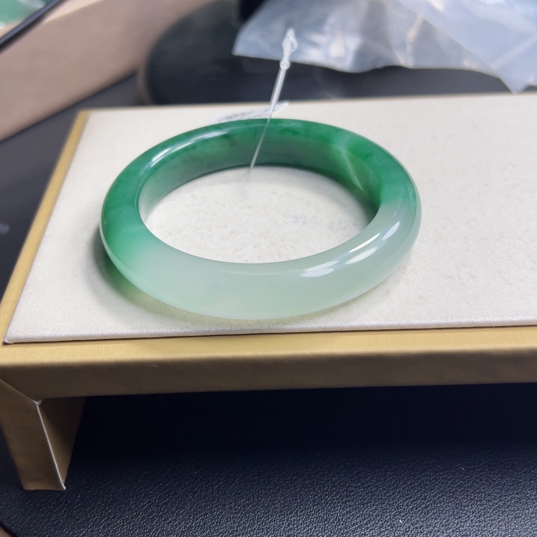 石英质玉手镯未镶嵌绮*