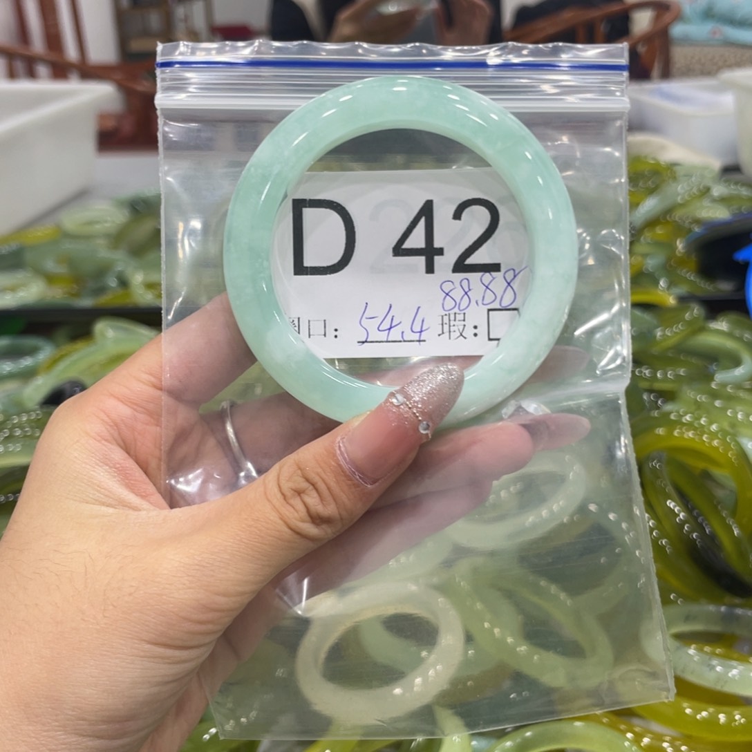 未镶嵌蛇纹石玉颈饰樂*