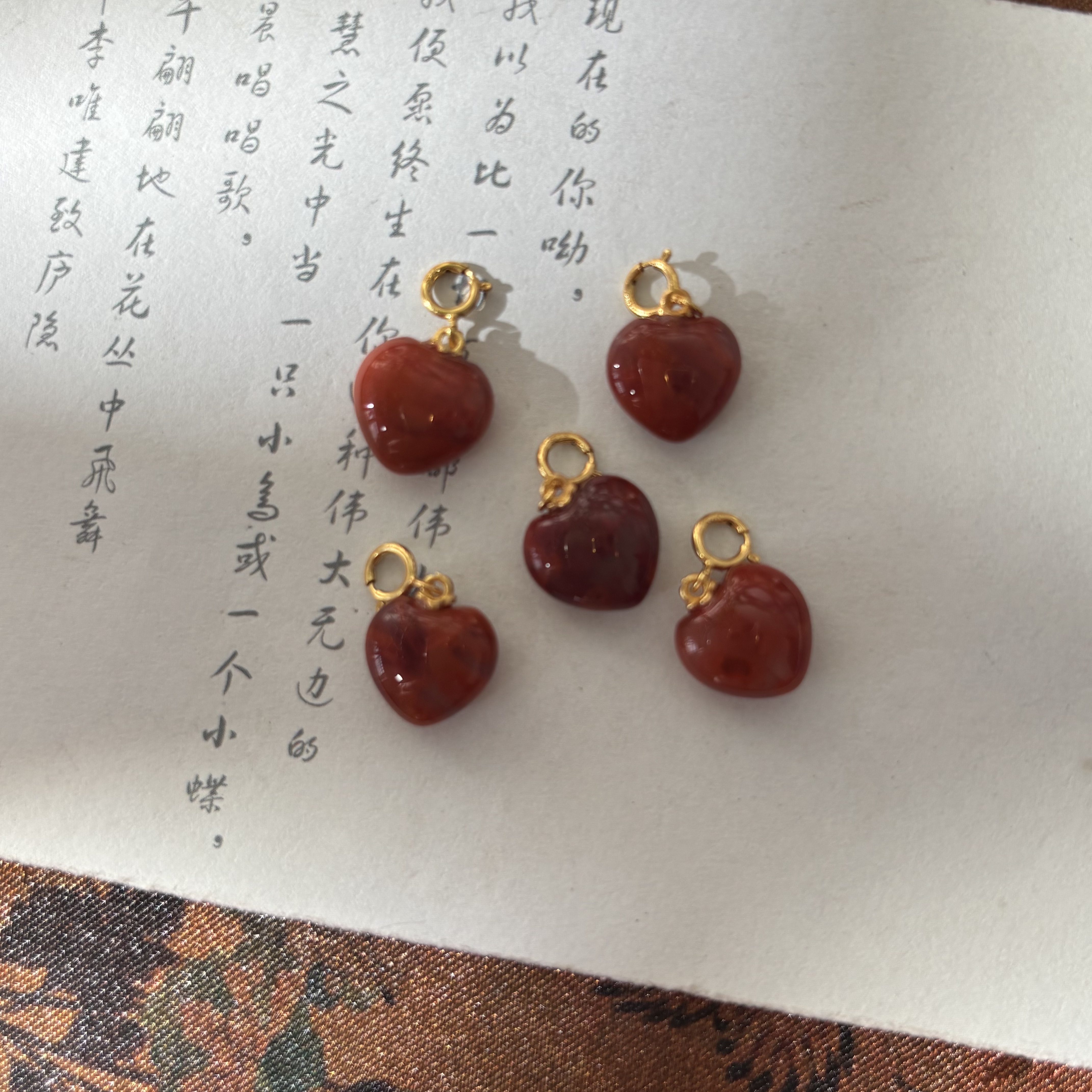 KT 红恋【金菀菀】南红玛瑙爱心银S925镶嵌吊坠（不含链）多样性发一