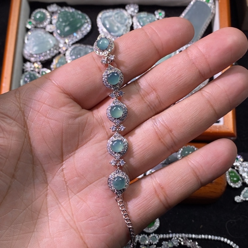 【闪购商品】翡翠颈饰未镶嵌天然