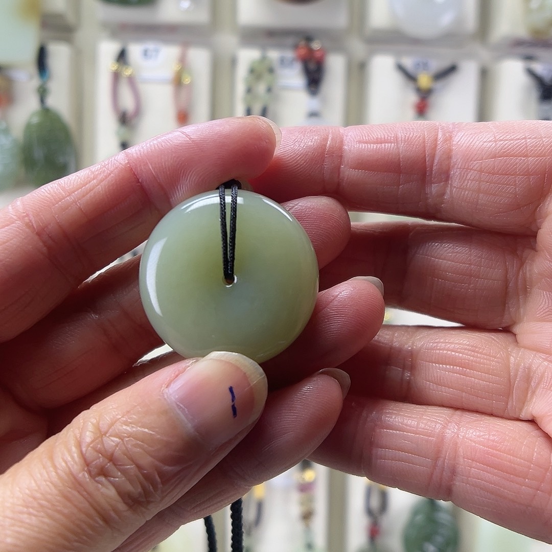 熙****和田玉未镶嵌颈饰