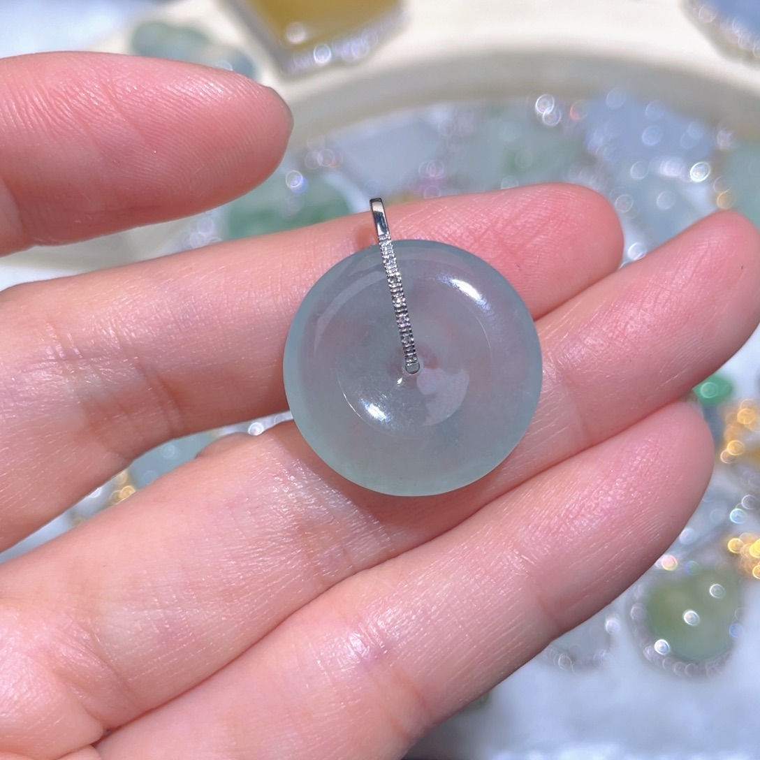 翡翠颈饰18K金镶嵌翡翠