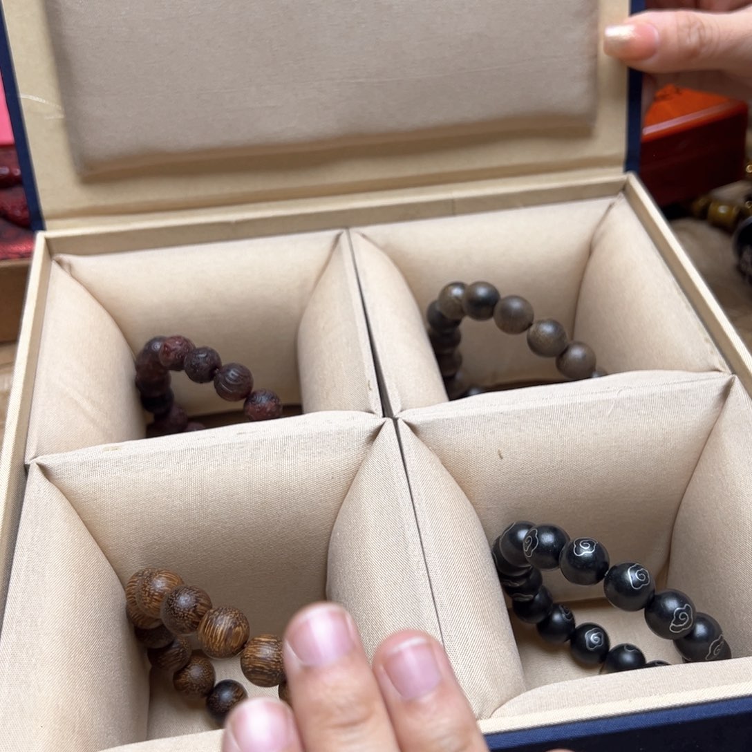 大叶紫檀（黑酸枝木类）