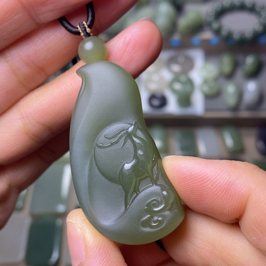 和田玉颈饰未镶嵌