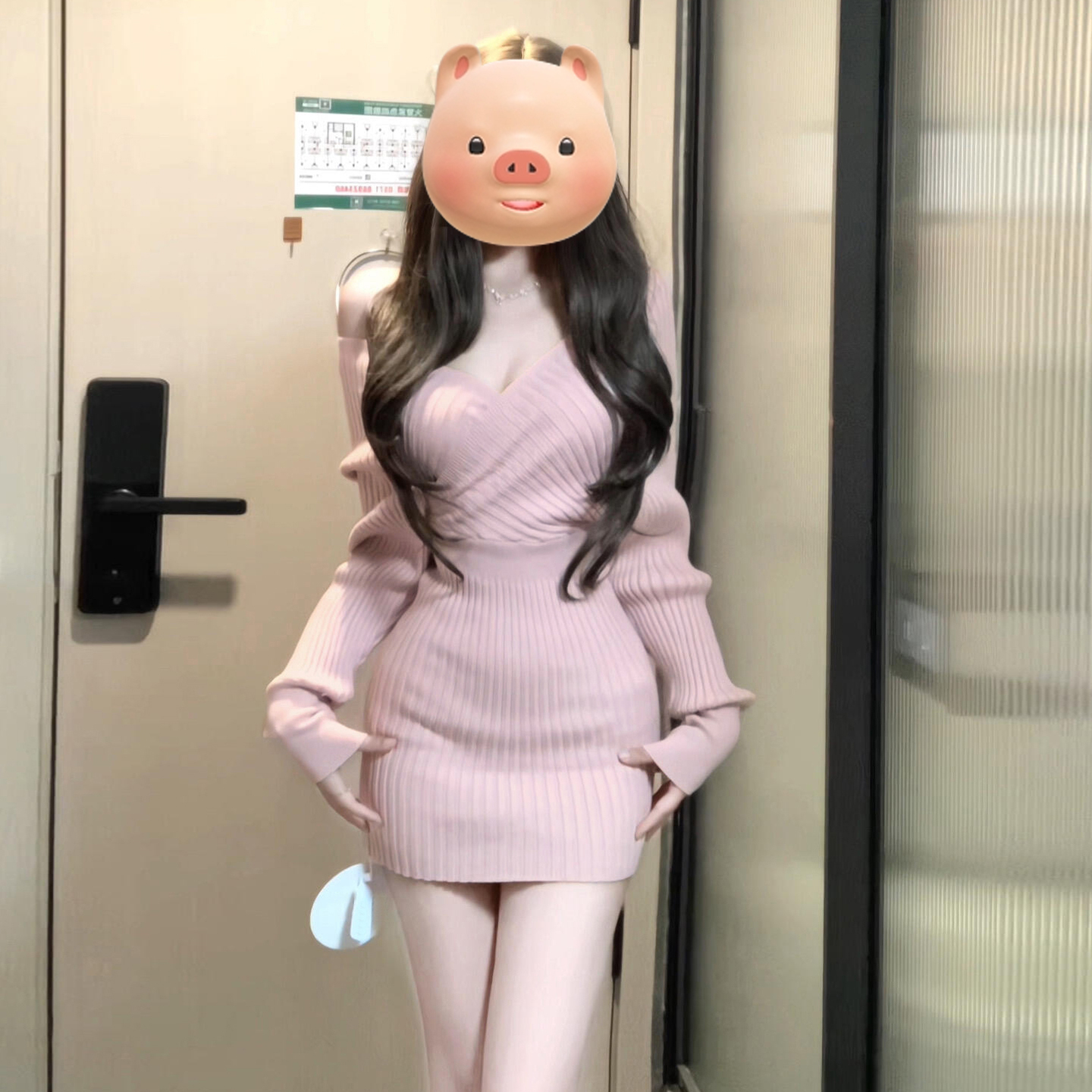 纯欲V领粉色针织连衣裙子女秋冬季2025新款露肩性感修身包臀短裙