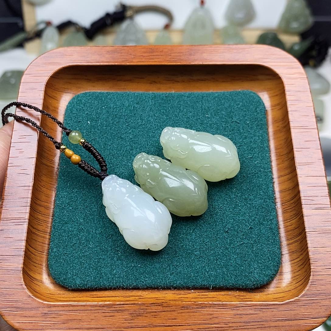 和田玉未镶嵌颈饰貔貅多样性发1件