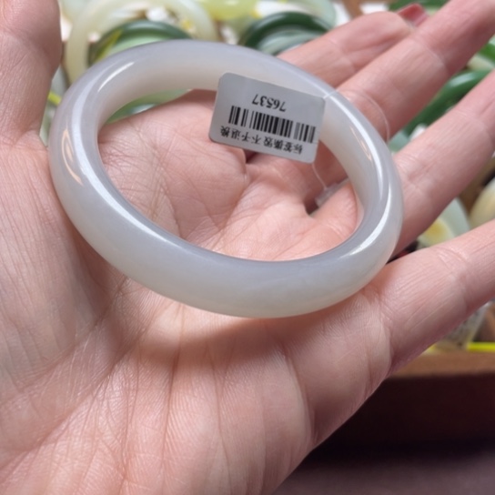 【闪购商品】和田玉手镯未镶嵌56