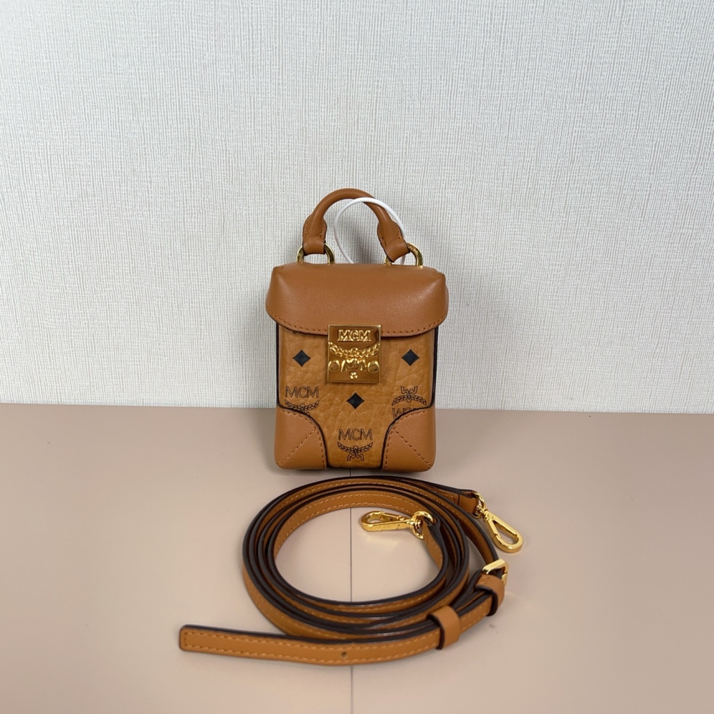 95新 MCM mcm干邑色小废包斜挎包a9967