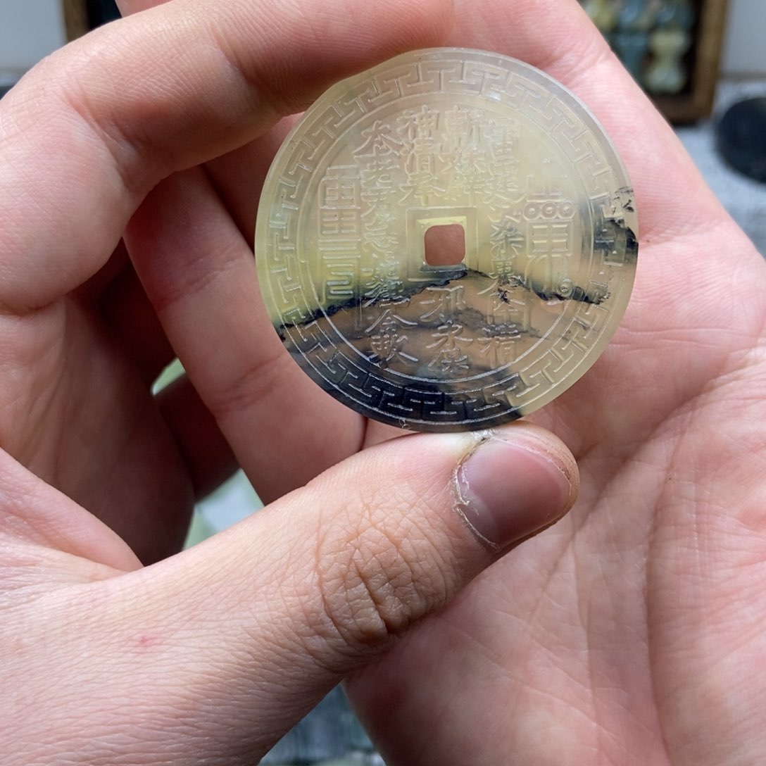 蛇纹石玉颈饰未镶嵌