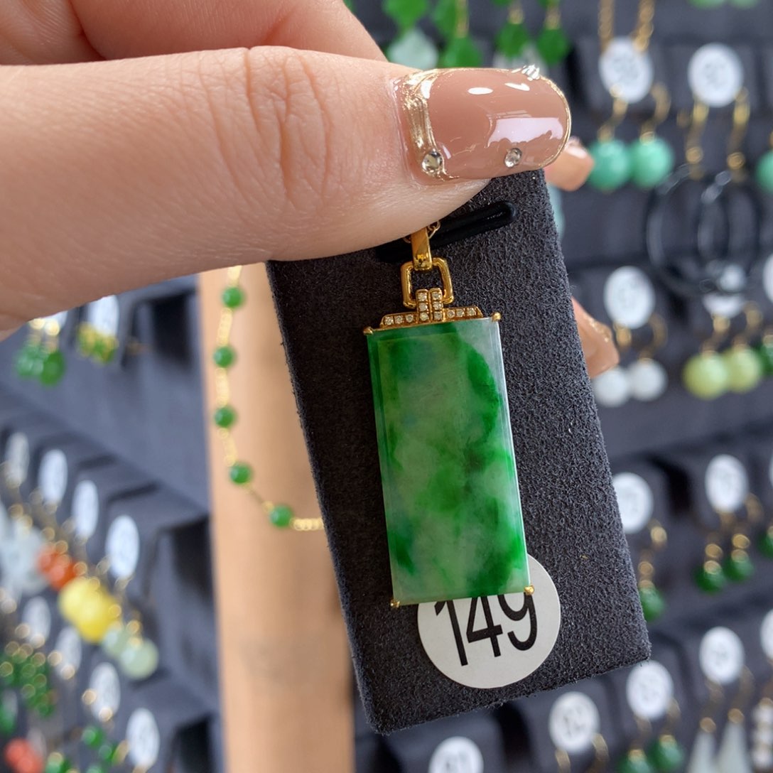 翡翠颈饰18K金镶嵌阿*温