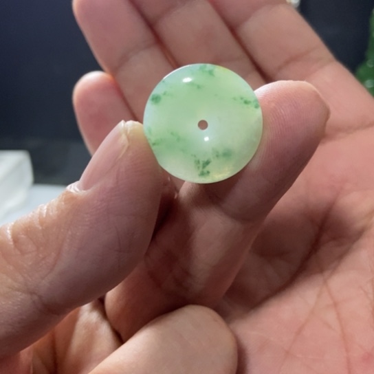 文****翡翠未镶嵌颈饰卡21.98×5.56