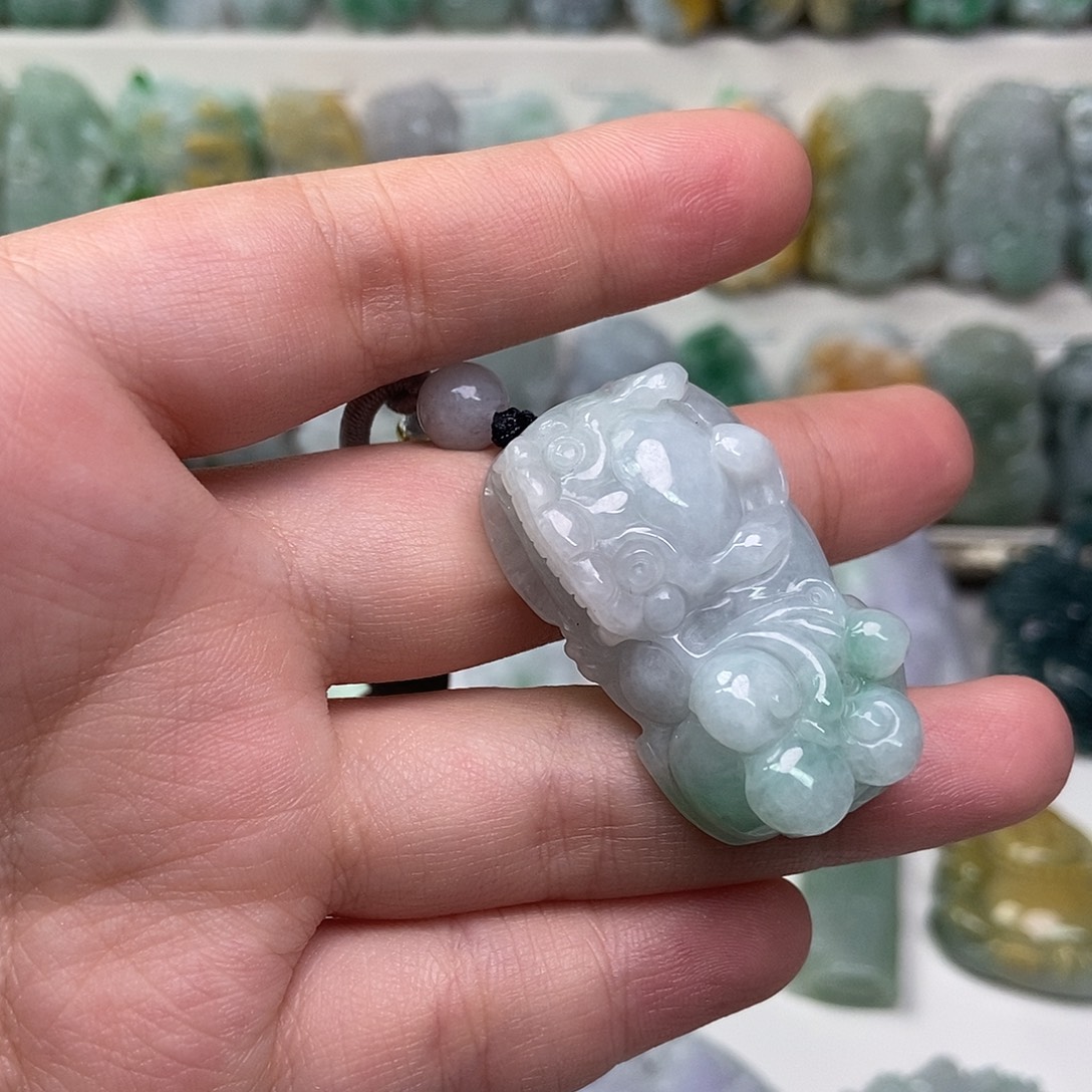 翡翠未镶嵌吊坠(赠链)