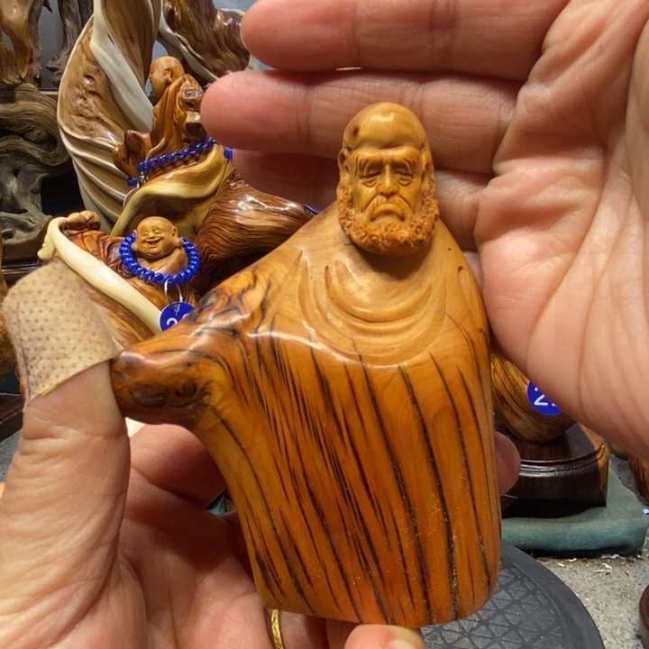 柏木（崖柏）悬崖边缘的太行崖柏